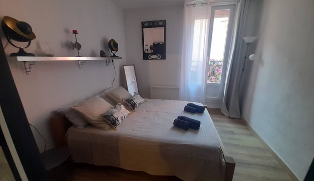 In the heart of Meze, apartment 2 BEDROOMS, AIR CONDITIONED, sleeps 4.