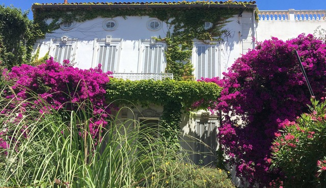 In the heart of Mourillon superb villa 50 m from the sea