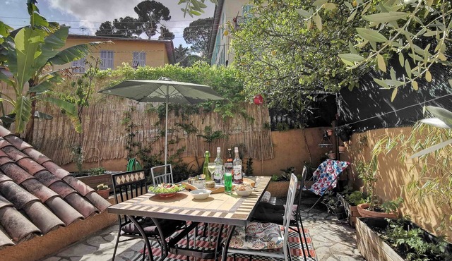 In the heart of Nice, quiet, atypical Nice house with large sunny terrace