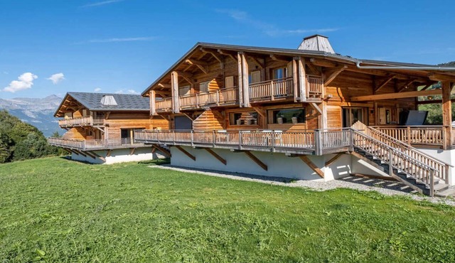 IN THE HEART OF NORTHERN ALPS - A COMBLOUX ABODE IN THE NATURE