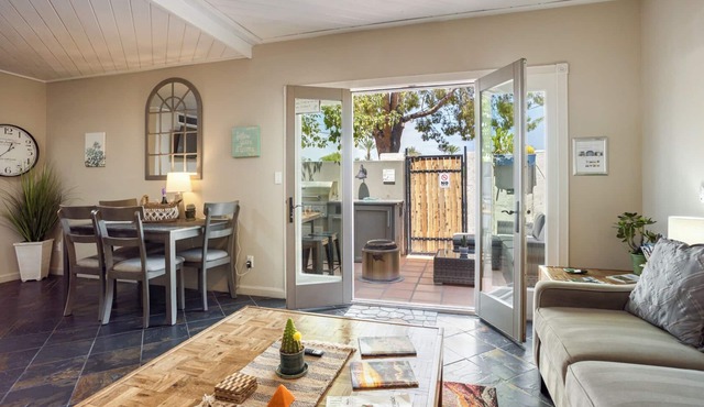 In the heart of Old Town, lovely, private, pool+hot tub, steps from shops & bars