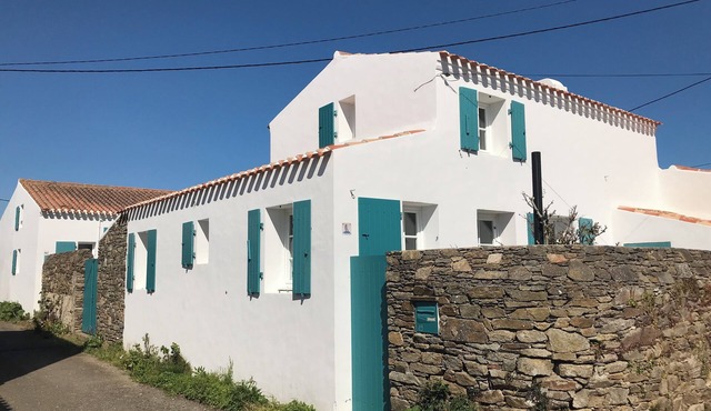 In the heart of Port Joinville in YEU, two small houses full of charm