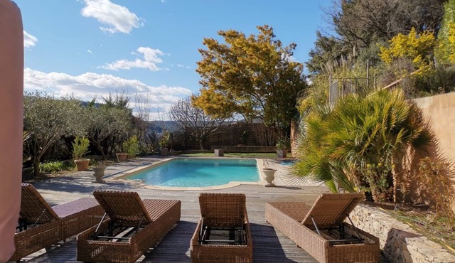 In the heart of Provence: Spacious villa with private pool and beautiful view