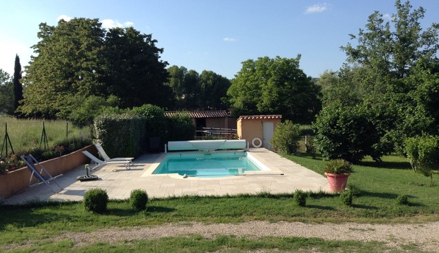 In the heart of Provence independent studio of 25m2 with views of the hills