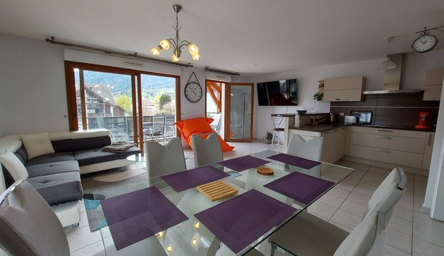 In the heart of St Jorioz, spacious apartment with terrace and mountain view