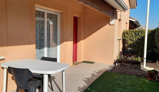 In the heart of the Blayais region, quiet, spacious apartment 800 m from town center.