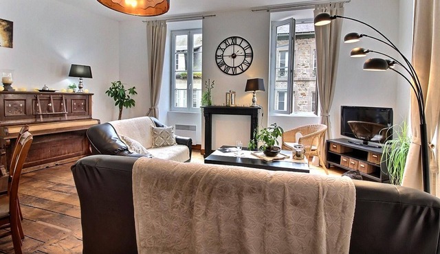 IN THE HEART of the CITY 15 mins from LITTORAL BRETON beaches, hiking, golf, spa, stud farm