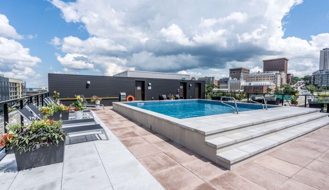 In the heart of the city, modern, comfortable, fully-equipped urban accommodation.