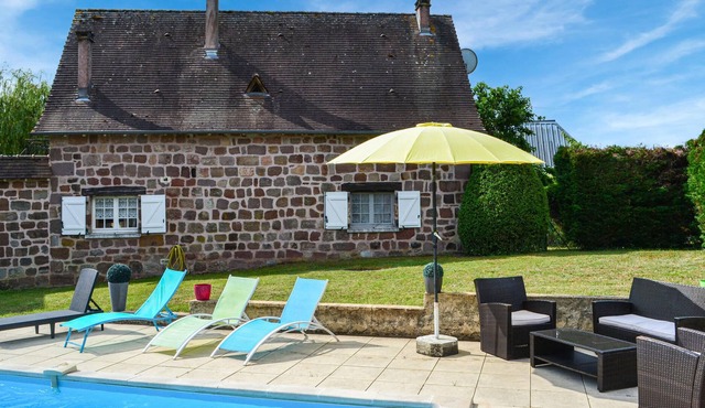In the heart of the Dordogne awaits you this lovely cottage.