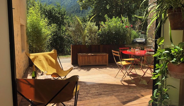 In the heart of the Drôme valley, between Die and Crest, independent gîte