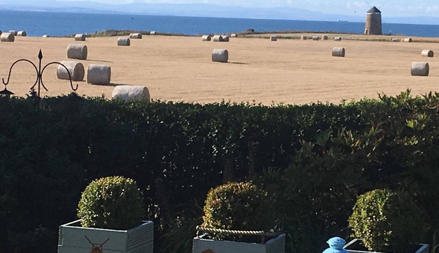 In the heart of the East Neuk, with fabulous sea view and close to great golf.