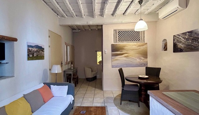 IN THE HEART OF THE HISTORIC CENTER, BONIFACIAN APARTMENT FOR 2-3 PEOPLE