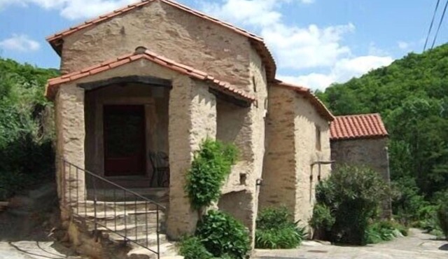 In the heart of the Haut Languedoc gite sleeps 4 detached house with 2 mountain bikes