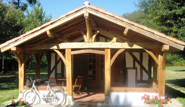 In the heart of the Landes forest, traditional half-timbered gîte, 4pers.