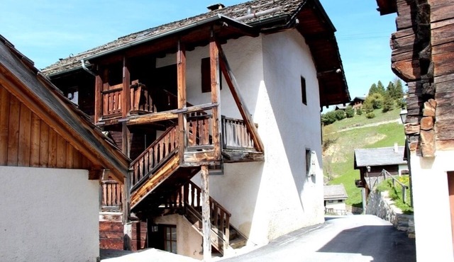 In the heart of the old village of Chandolin, a charming, authentic apartment, entirely panelled in