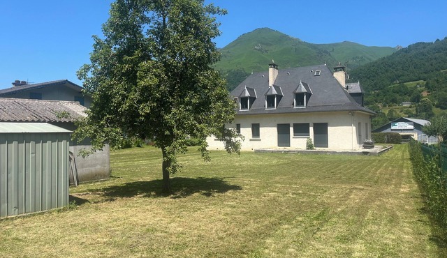 In the heart of the Ossau valley renovated 3-bedroom apartment
