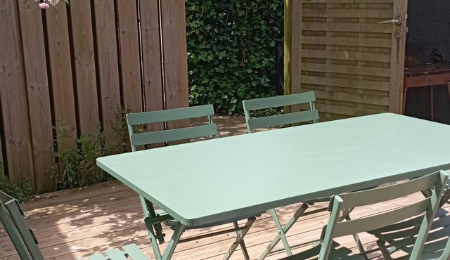 In the heart of the small "cité de Caractère" of Le Faou, house with private swimming pool