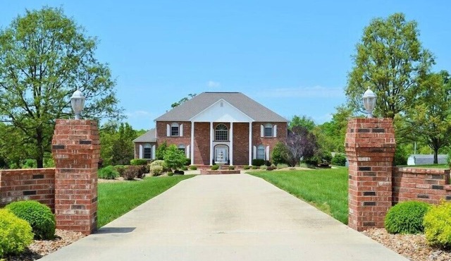 In the heart of the Ozarks - just seconds of Historical Route 66