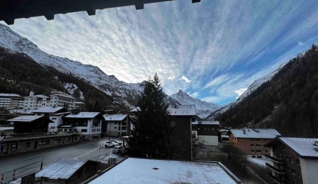 In the heart of the village, at 80m from the ski lift