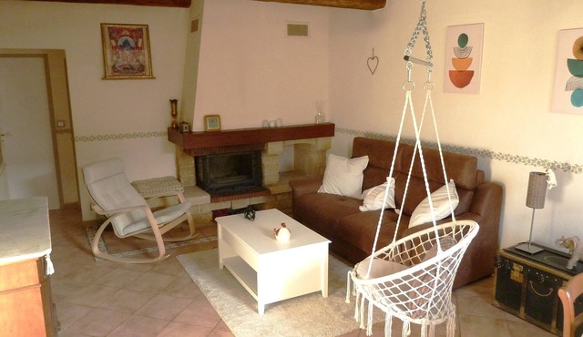 "In the heart of the village of Graveson, this house is ideally located, with everything within walking distance!