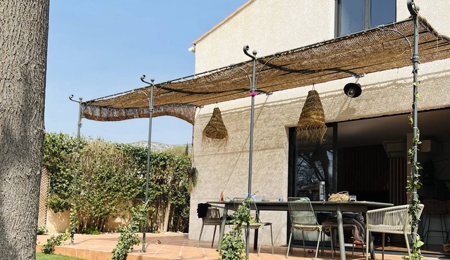 In the heart of the village of Gémenos (15 min from Cassis)