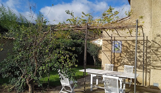 In the heart of the village charming house with garden