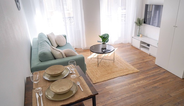 In the heart of town, brand new, fully equipped + parking lot