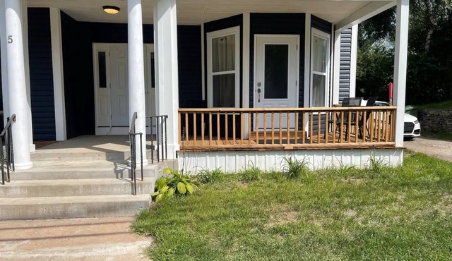 In the Heart of Town - Private Ground Level Unit