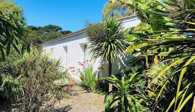 In the heart of Trégastel, surrounded by vegetation, 4*, In the heart of Trégastel, surrounded by vegetation,