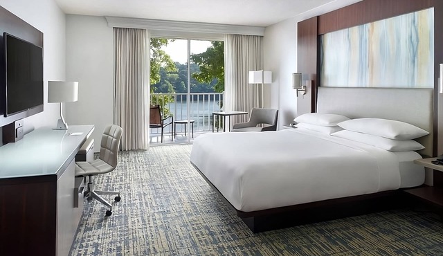 In the Heart of Stone Mountain Park! Lakeview Unit, Onsite Pool, Parking!