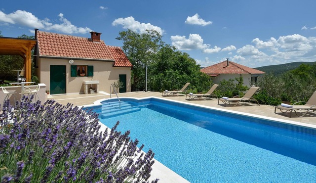 In the idyllic and rural surroundings of the Dalmatian hinterland lies this charming vacation home w