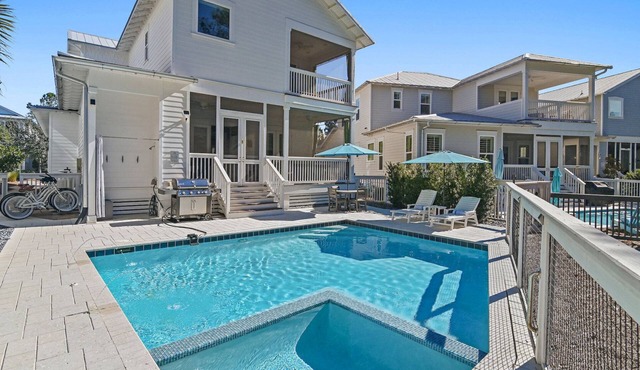 In the Key of the Sea! Private Saltwater Pool & Hot Tub | Free 6 Bikes + 6-Seater Golf Cart Included