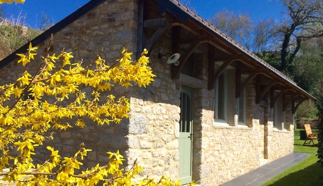 "In the Land of Abers", in a valley of mills, 800m from the Aber (beaches 9 ')