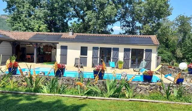 In the LOT, near MARTEL fully renovated gîte with swimming pool