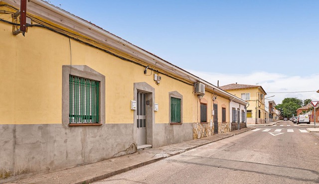 In the Madrid metropolitan area, this functional vacation apartment welcomes you.