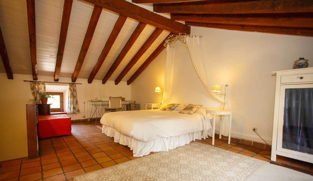 In the middle of the Biosphere Reserve you will find the Cas Roble located in the heart of the town