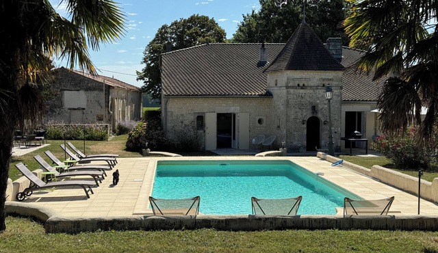 In the middle of the vineyards - Belle Maison with large pool