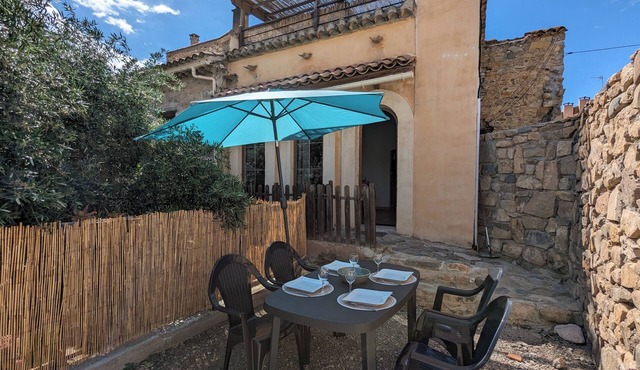 In the Minervois, spacious and warm T3 with terrace and air conditioning!