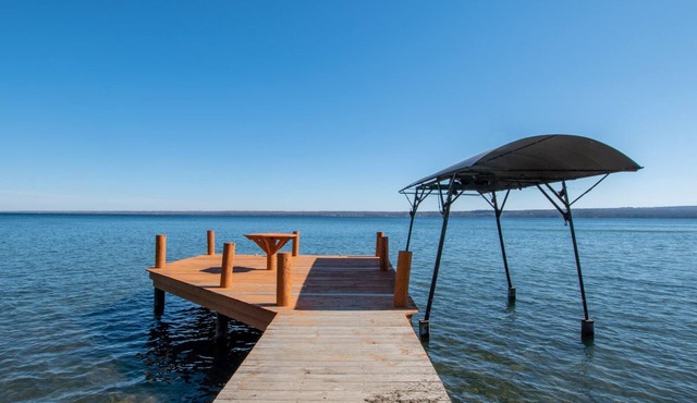 In the Moment - Comfortable Lakeside Cottage with Spectacular Views!