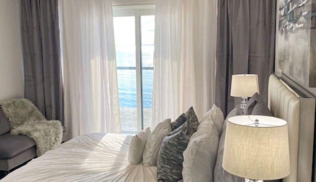 IN THE MOMENT Luxury Beachfront Paradise, with private beach access, BBQ, AC