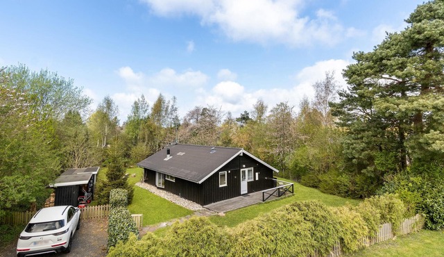 In the naturally beautiful area of Udsholt Strand lies this beautiful luxury holiday home.