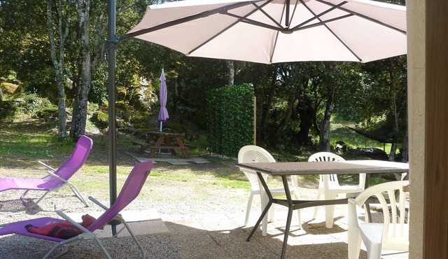 In the shade of oak trees 8 minutes from the beach