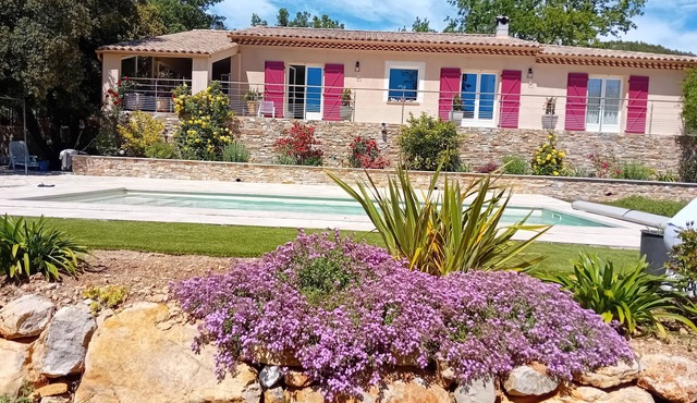 In the Var, rent a villa with swimming pool at la Roquebrussanne July/August