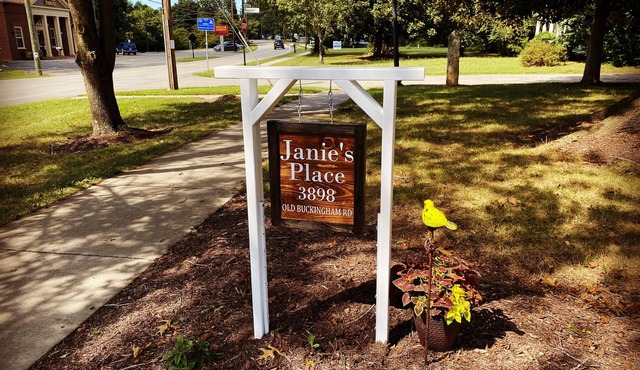 In the Village Of Powhatan- walking distance to owners restaurant