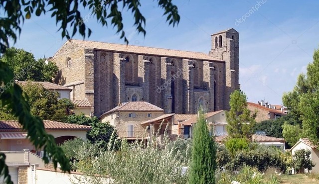 In the XVIII century house a view on the countryside and the Castellas castle