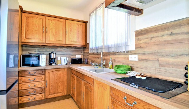 In this beautiful cottage with jacuzzi you can enjoy a relaxing vacation.