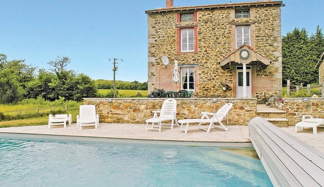 In this very nice vacation home in the department of Haute-Vienne modern comfort og original charm a