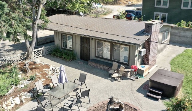 In-Town Escape: Pet-Friendly, Hot Tub, 3-Min Walk to Don Morse Park (waterfront)