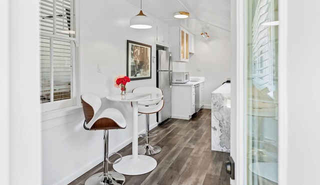 In Town*High End*Private Home