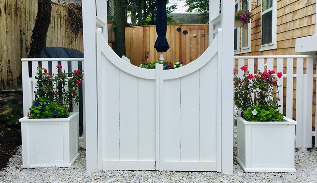 IN TOWN- High quality luxury spacious home - walk to town - convenient location